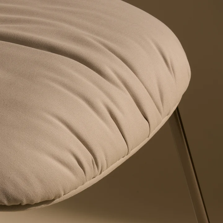 Gubi - Beetle Soft  Chair, Vollpolsterung, Chrom schwarz / Reales (001)