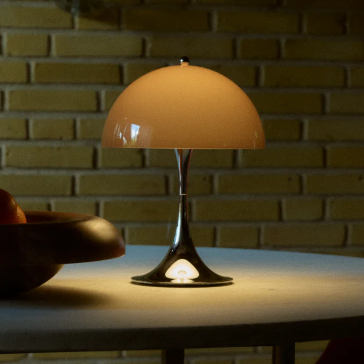Louis Poulsen - Panthella 250 Portable V3 Akku LED-Tischleuchte, chrom / original opal braun