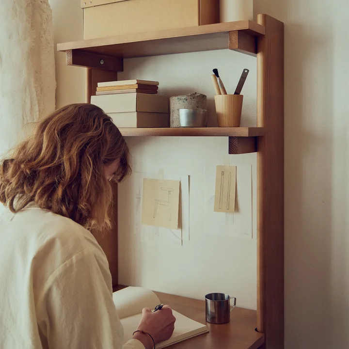 Form & Refine - Beam 3 Wandsekretär, 60 x 90.5 cm, Kiefer matt lackiert, Tiefbraun