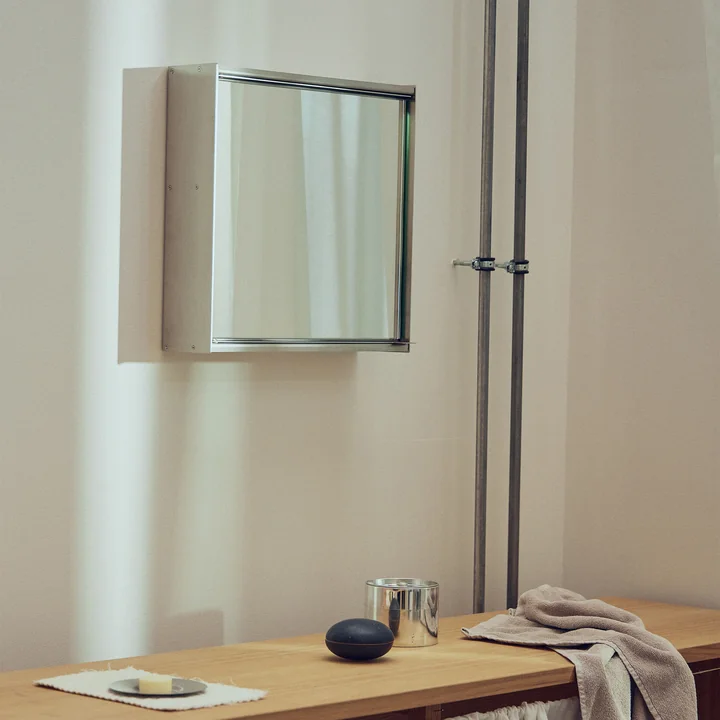 Form & Refine - Taper Spiegelschrank, 40 x 40 cm, Edelstahl gebürstet