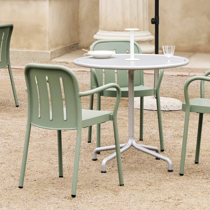 HAY - Deville Armlehnstuhl, thyme green und Tisch, silver grey