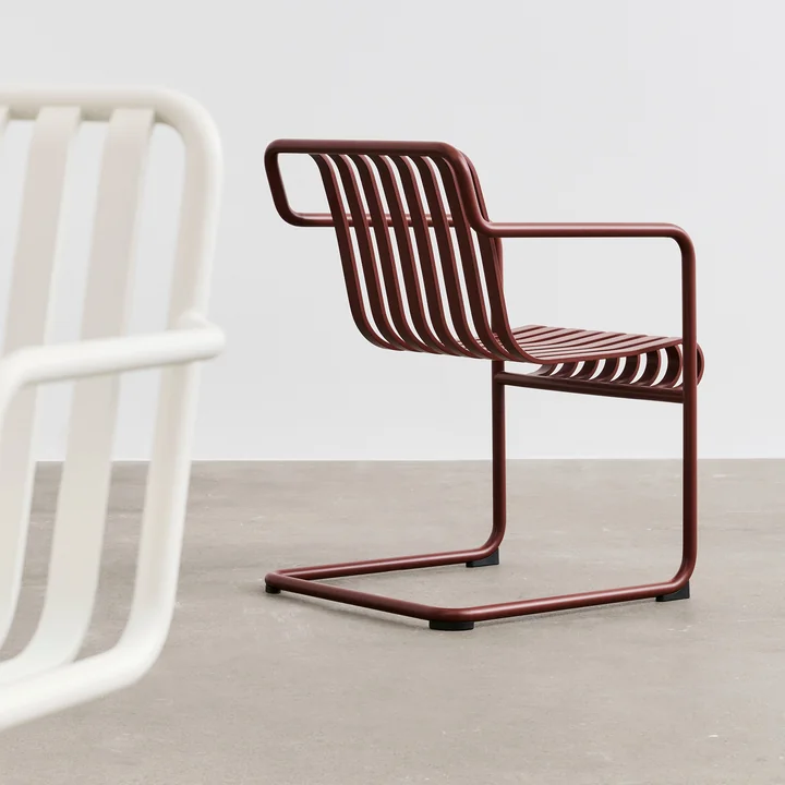 HAY - Palissade Cantilever Dining Armlehnenstuhl, iron red