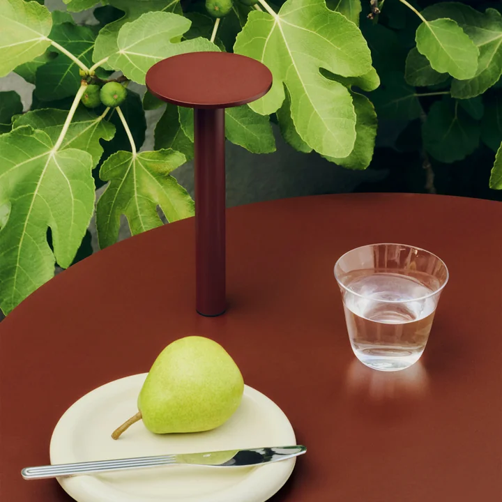 HAY - Host Portable LED Tischleuchte 220, iron red