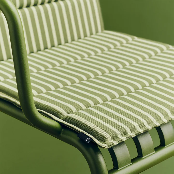 HAY - Terrazza Faltbares Sitzkissen, dicke Streifen, oliv