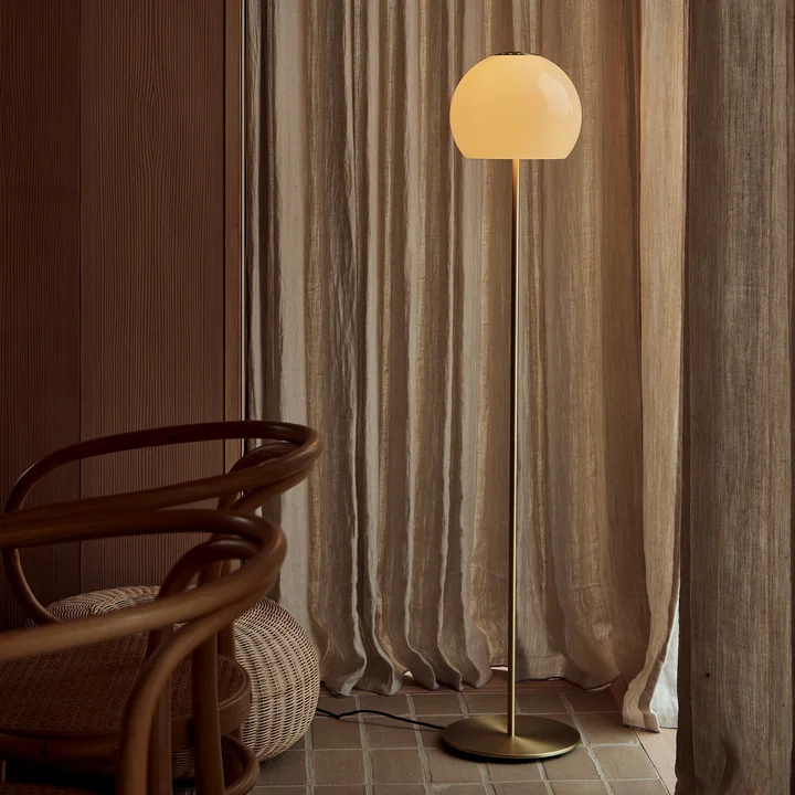 Frandsen - Ball Stehleuchte Glas, sand grey