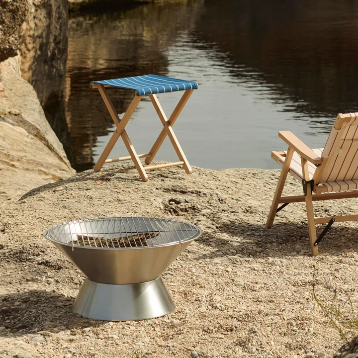 HAY - Outdoor Market Feuerstelle und Klapphocker