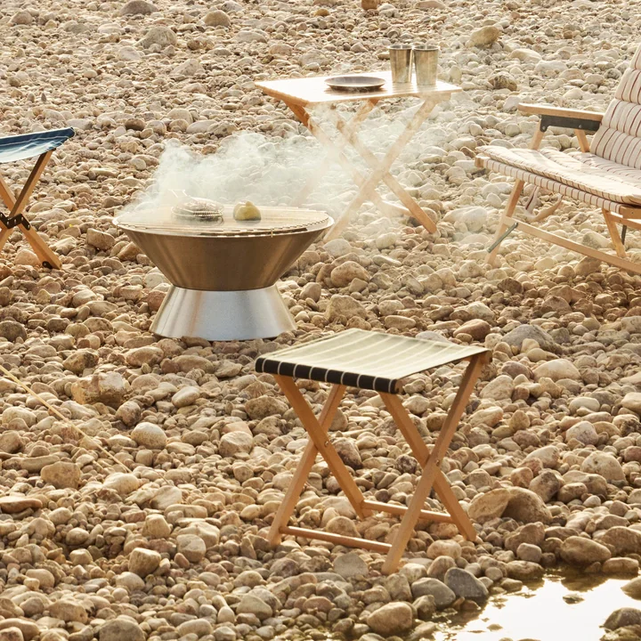 HAY - Outdoor Market Feuerstelle und Klapphocker