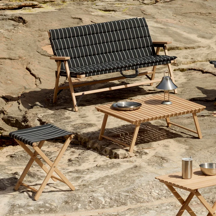 HAY - Outdoor Market Klapphocker, schwarz mit beigen Streifen