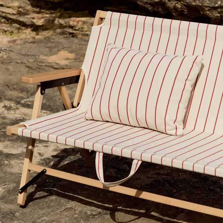 HAY - Outdoor Market Klappsofa und Kissen, beige mit roten Streifen