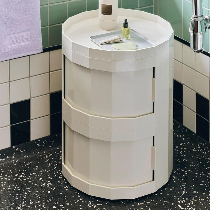 HAY - Facet Cabinet 20 mit Füßen und Rollen, eggshell