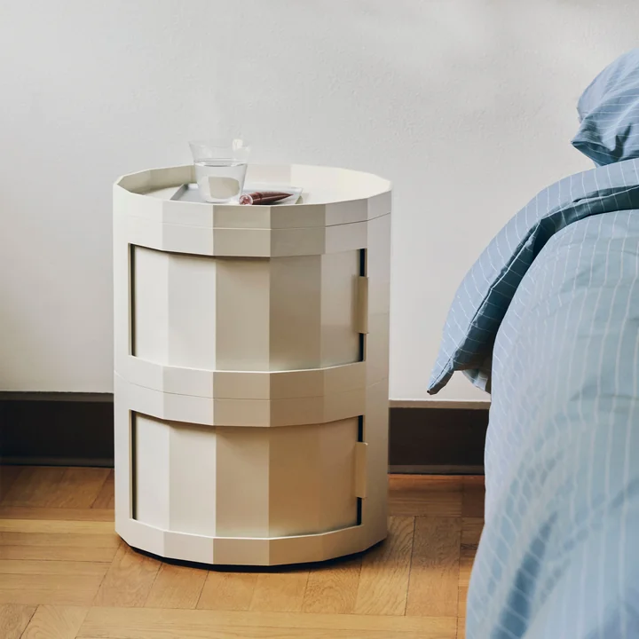 HAY - Facet Cabinet 20 mit Füßen und Rollen, eggshell