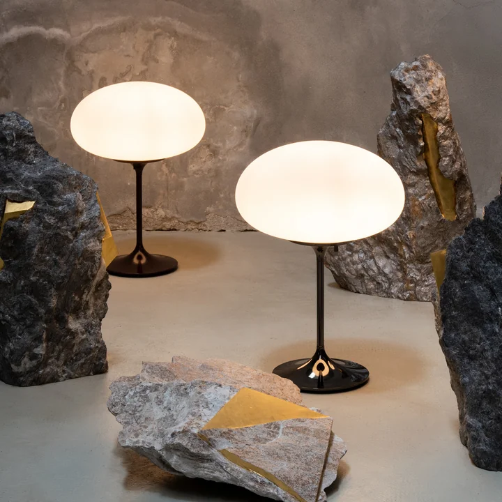 Gubi - Stemlite Tischleuchte H 42 cm, Chrom schwarz / opal