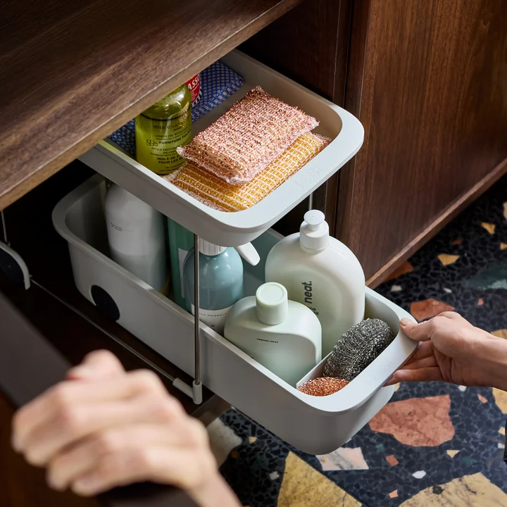 Joseph Joseph - CupboardStore ausziehbarer Putzschrank mit Rollen, 2-stufig, light stone