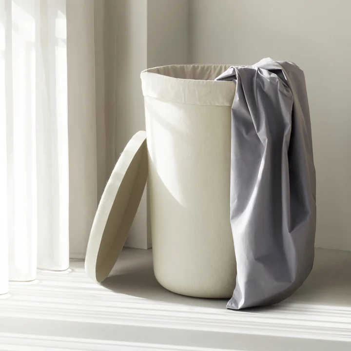Normann Copenhagen - Hide Wäschekorb, cream mit Baumwollbeutel