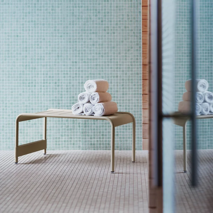 Fermob - Luxembourg breiter, niedriger Tisch / Gartenbank, latte-beige