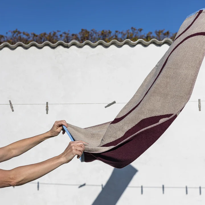 Mette Ditmer - Nova Arte Badehandtuch, 70 x 133 cm, wein / sand