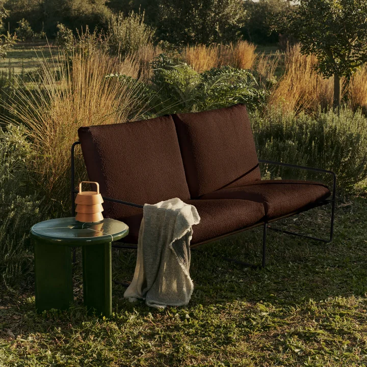 Ferm Living - Desert Outdoor 2-Sitzer Sofa, schwarz / chestnut (Pure Bouclé)