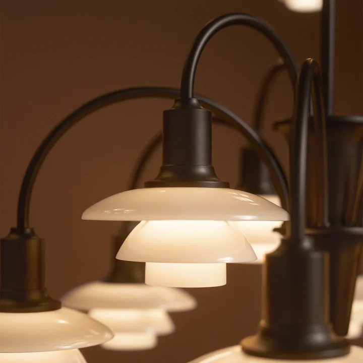 Louis Poulsen - PH 1/1 Kronleuchter Centenary Edition, aged brass / dusty terracotta (9-Armig)