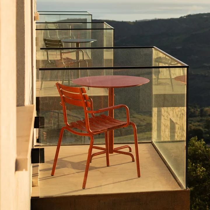 HOUE - Pico Gartentisch, Gestell 4-Stern, cayenne
