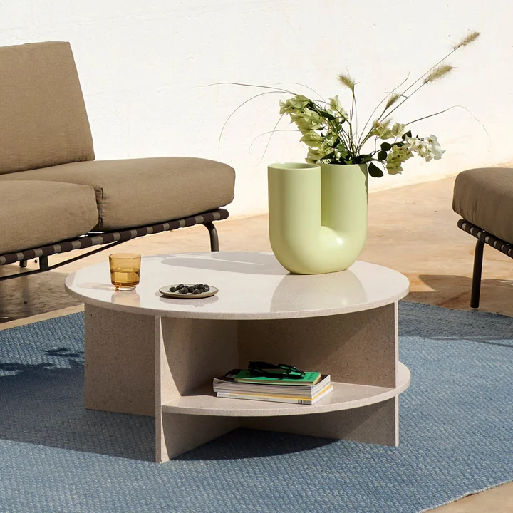Muuto - Halves Couchtisch, light taupe terrazzo
