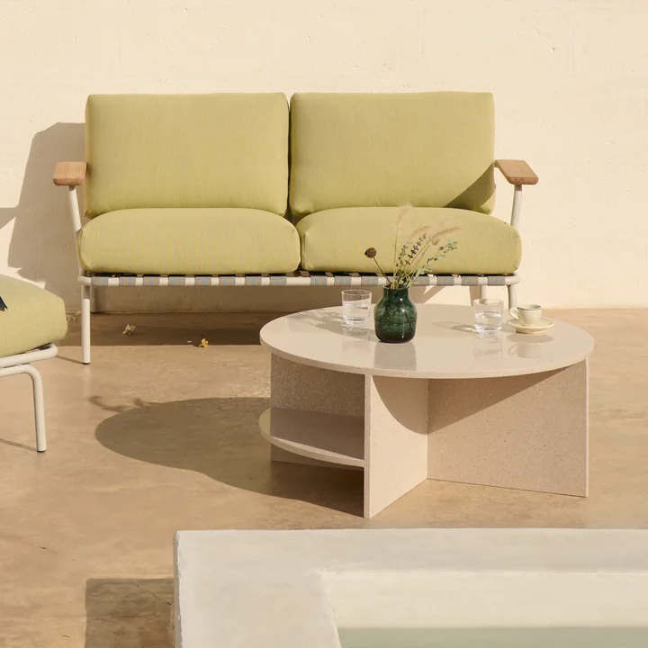 Muuto - Halves Couchtisch, light taupe terrazzo