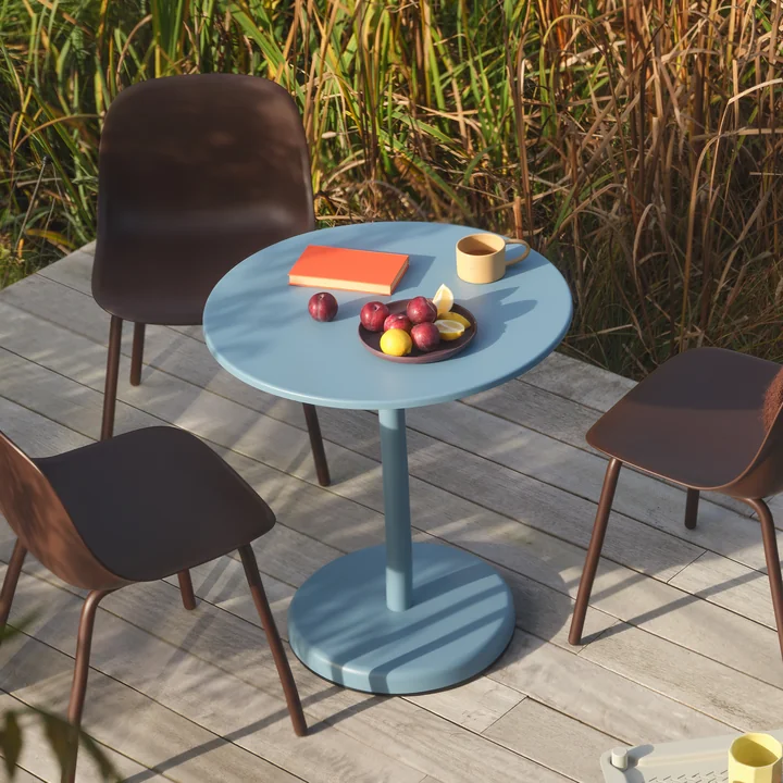 Muuto - Linear Steel Bistrotisch Outdoor, Ø 70 x H 73 cm, hellblau