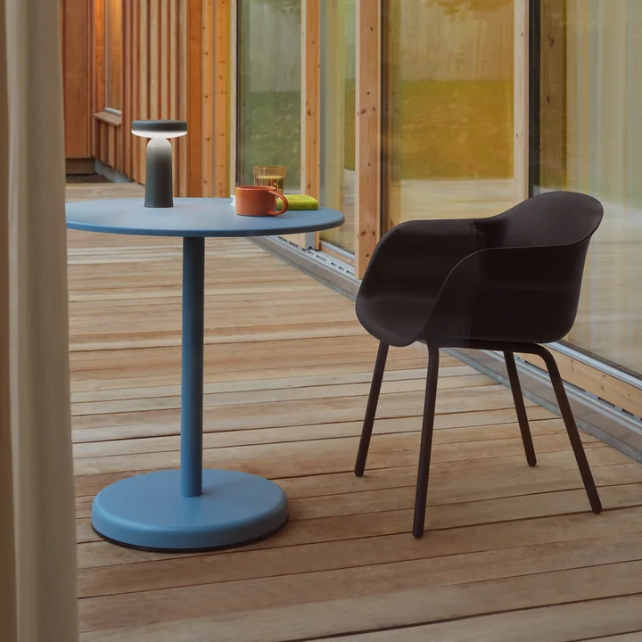 Muuto - Linear Steel Bistrotisch Outdoor, Ø 70 x H 73 cm, hellblau