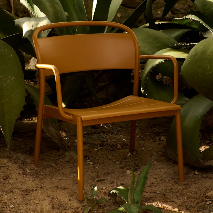 Muuto - Linear Steel Lounge Armchair, burnt orange 