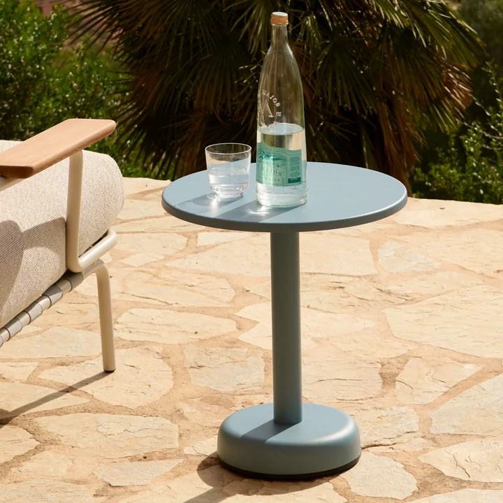 Muuto - Linear Steel Outdoor Kaffeetisch, Ø 42 x H 47 cm, hellblau 