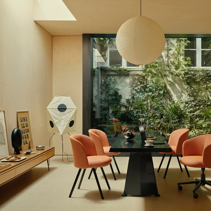 Vitra - Akari UF3-Q Stehleuchte, Ø 56 cm H 145 cm, natur / schwarz