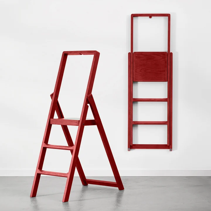 Design House Stockholm - Step Klappleiter, Eiche gebeizt, rot