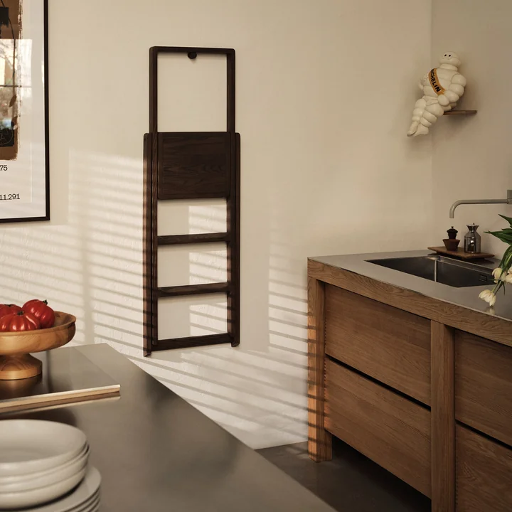 Design House Stockholm - Step Klappleiter, Eiche gebeizt, dunkel