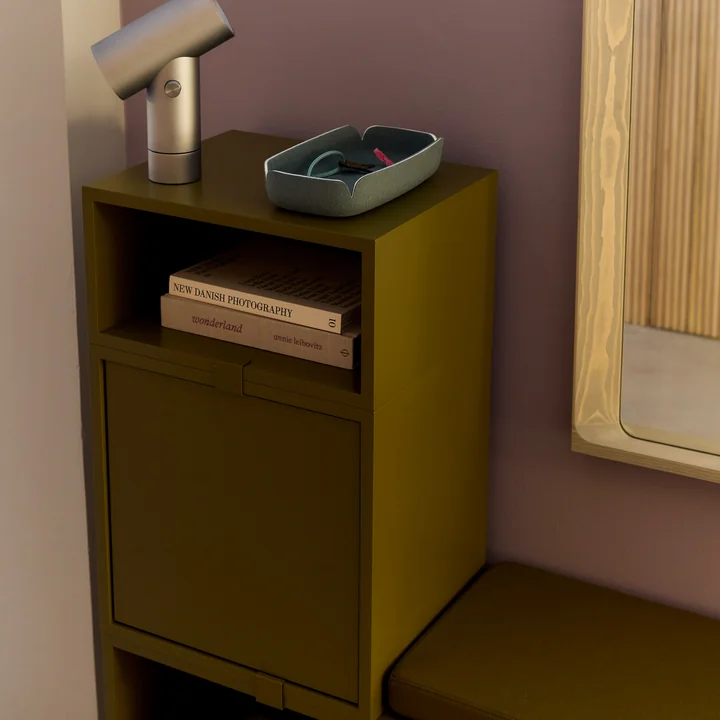 Muuto - Stacked Regalmodul mit Tür, braungrün