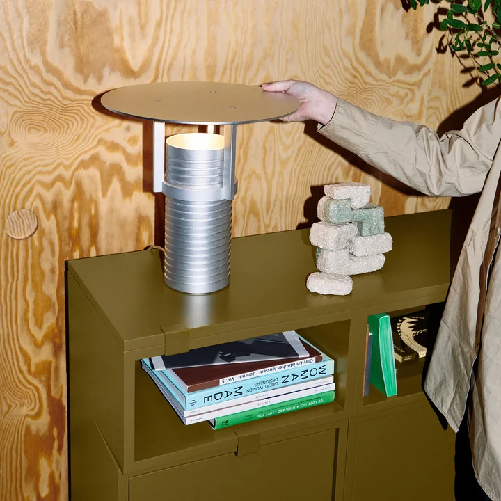 Muuto - Stacked Regalmodul mit Tür, braungrün