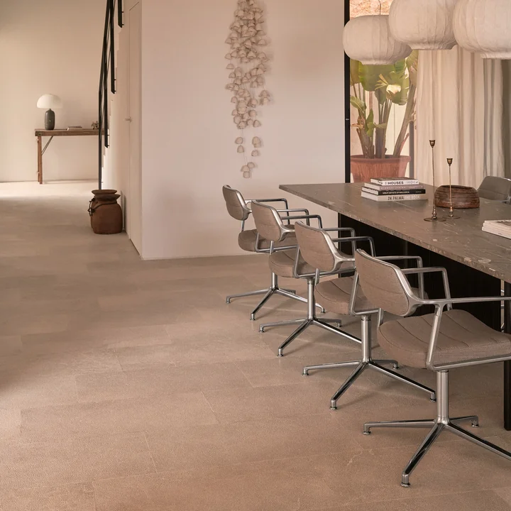 Vipp - 453 Drehstuhl, Aluminium, dark sand textile, auf Gleitern