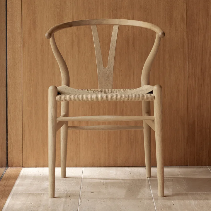 Carl Hansen - CH24 Wishbone Chair, Eiche weiß geölt / Naturgeflecht