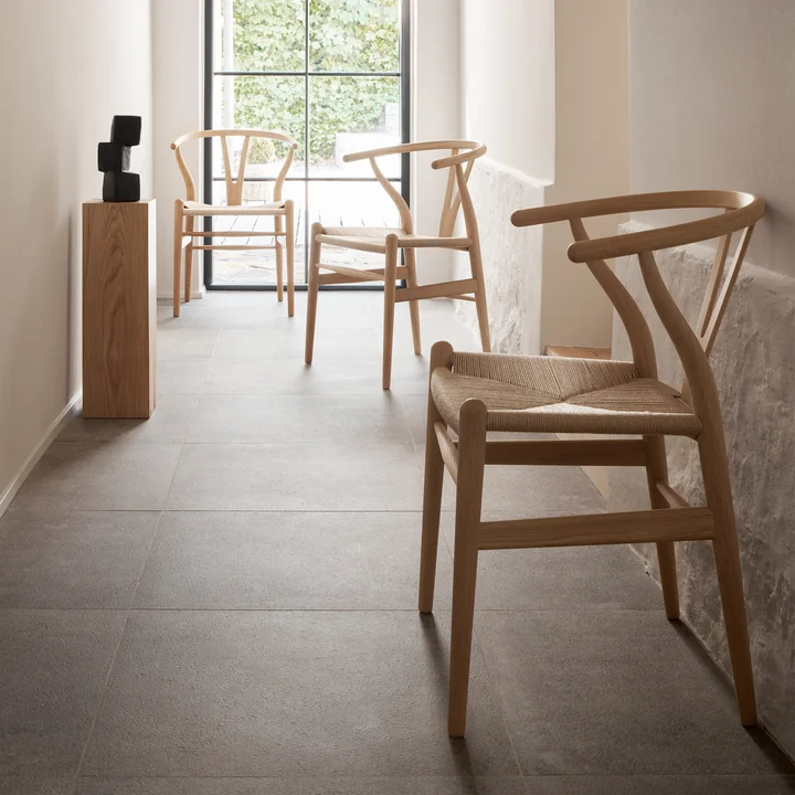 Carl Hansen - CH24 Wishbone Chair, Eiche weiß geölt / Naturgeflecht