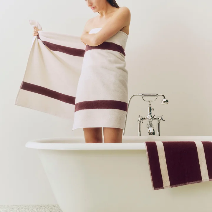 HAY - Stripe Badetuch 70 x 140 cm, burgundy