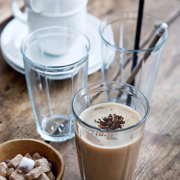 Elegante Kaffeepause mit dem Latteglas von Grand Cru Soft