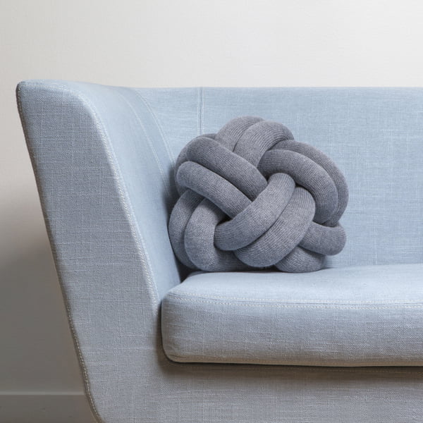 Knot Kissen auf dem Nest Sofa