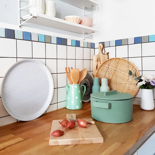 Die Terra.Cotto Kasserolle von Sambonet in einer klassischen Küche