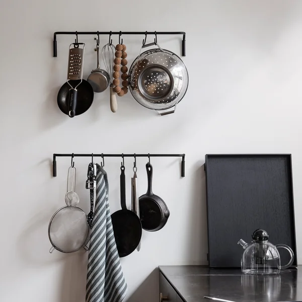 Küchenstange inkl. 6 Haken von Ferm Living in schwarz
