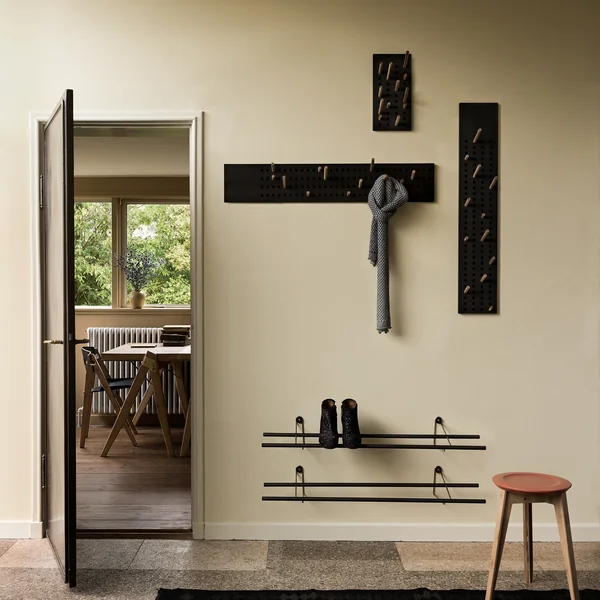 Scoreboard Garderobe und Shoe Rack von We Do Wood