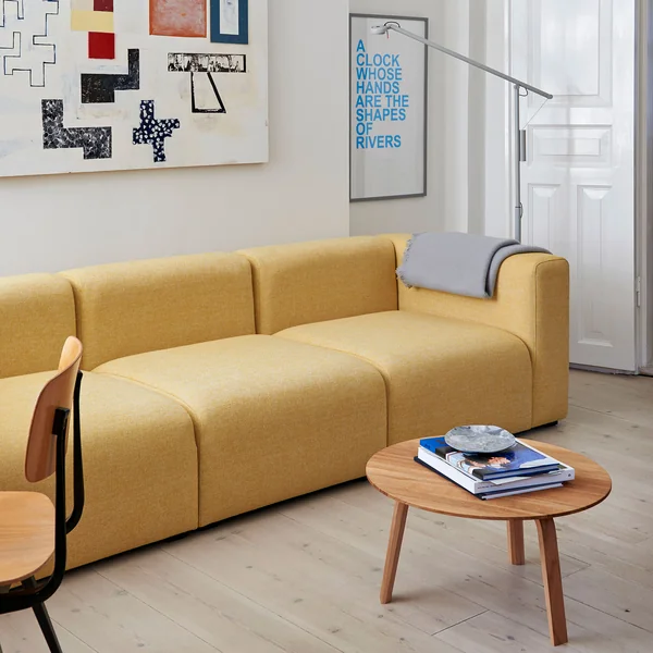 Bella Couchtisch und Mags Sofa 3-Sitzer von HAY