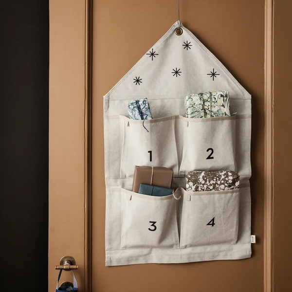 House Adventskalender 4 Fächer von Ferm Living in sand