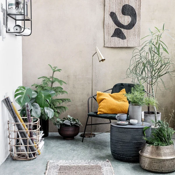 Velv Velour Kissenbezug von House Doctor im Wohnzimmer auf dem Sessel