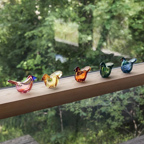 Die verschiedenen Birds by Toikka Vögel von Iittala im Freien