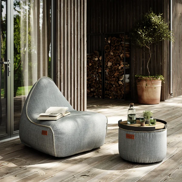Das Patio Outdoor Tablett von SACK it auf dem RETRO it Medley Drum Pouf