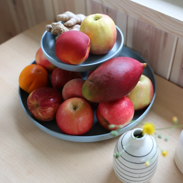 Homestory-Vitra-Rotary-Tray-in-eisgrau