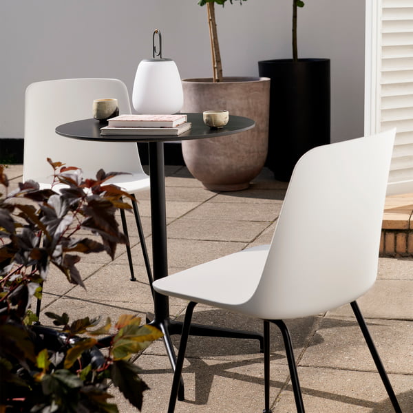 Rely HW70 Outdoor Chair, schwarz / weiß von &Tradition